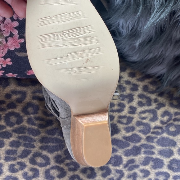 NWOT grey suede ankle booties western - Picture 3 of 3